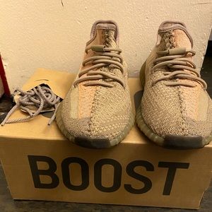 Adidas Yeezy Boost 350 V2
Sand Taupe